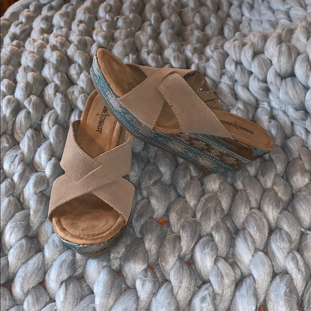 Minnetonka Moccasin Sandals 👡